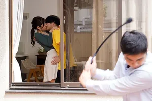 [91 Ông Trần] Gói quà đồ ăn nhẹ của công cụ ma thuật tán tỉnh con gái đã có mặt. Việc tán tỉnh cô gái trẻ khiến ham muốn tình dục của cô ấy dâng trào. Bốn phát súng trong một đêm. Già nhưng vẫn mạnh mẽ, ông Tấn vẫn quyền lực như ngày nào...